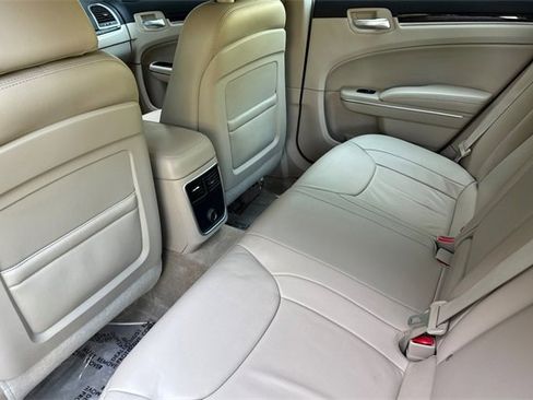 Used 2014 Chrysler 300 image 13