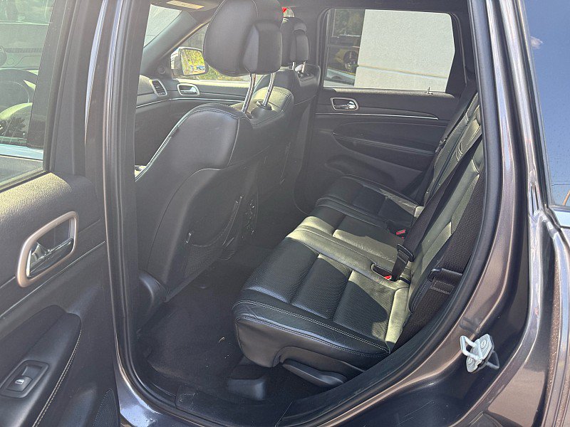 Used 2015 Jeep Grand Cherokee Limited w/ Luxury Group II AWD/4WD image 17