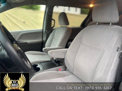 Used 2015 Toyota Sienna LE FWD image 14