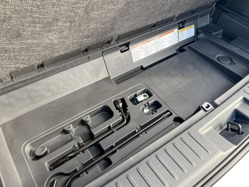 Used 2022 Toyota Highlander XLE image 37