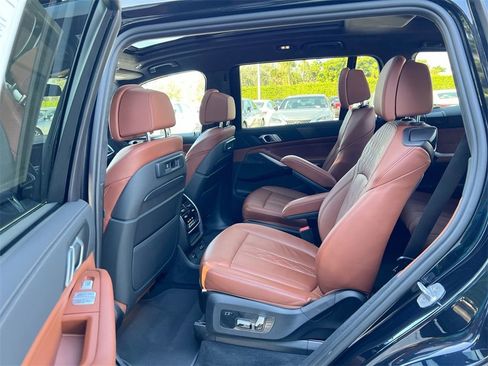 Used 2022 BMW X7 xDrive40i w/ M Sport Package image 17