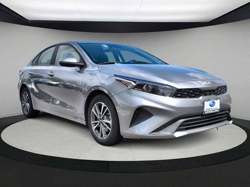 Used 2023 Kia Forte LXS image 4