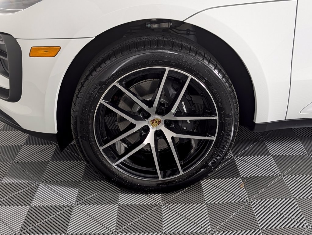 New 2026 Porsche Macan AWD/4WD image 11