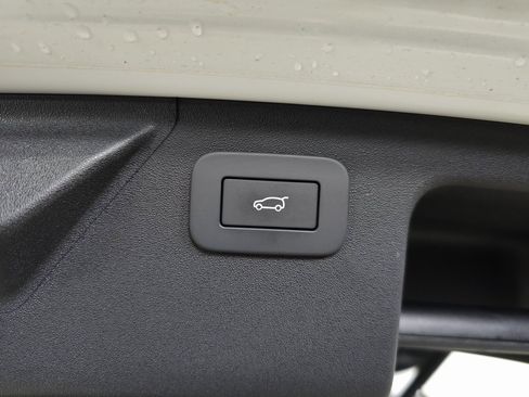 Certified 2025 Land Rover Discovery Sport S image 8