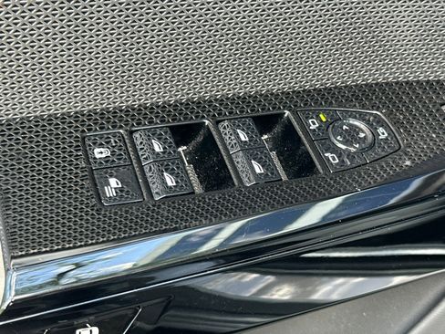 Used 2025 BMW 740i w/ Premium Package image 13