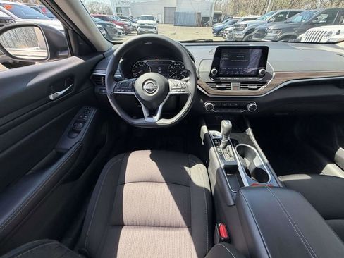 Used 2024 Nissan Altima 2.5 SV image 20