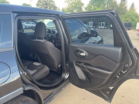 Used 2014 Jeep Cherokee Sport w/ Cold Weather Group AWD/4WD image 15