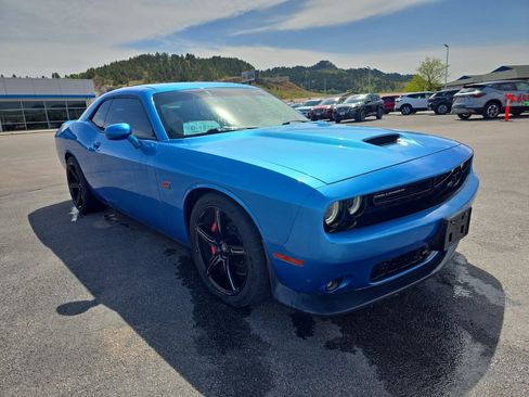 Used 2015 Dodge Challenger SRT w/ Technology Group RWD image 4