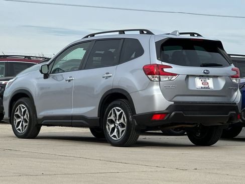 Used 2023 Subaru Forester Premium image 5