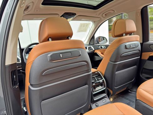 Used 2023 BMW X7 xDrive40i w/ Executive Package AWD/4WD image 42
