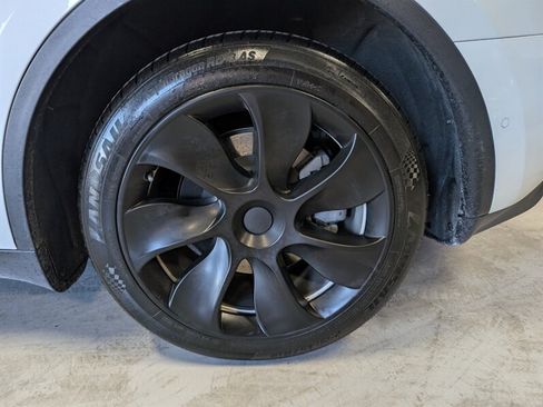 Used 2021 Tesla Model Y Long Range AWD/4WD image 14