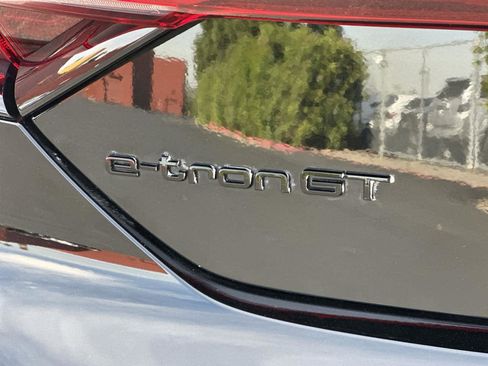 Used 2022 Audi e-tron GT Premium Plus image 7