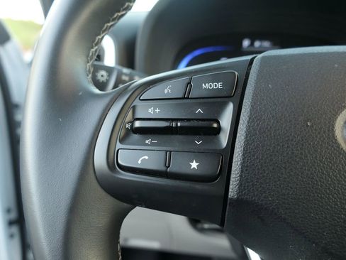 Used 2025 Hyundai Venue SEL image 14