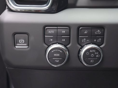 Used 2025 GMC Sierra 1500 Denali w/ Technology Package AWD/4WD image 23