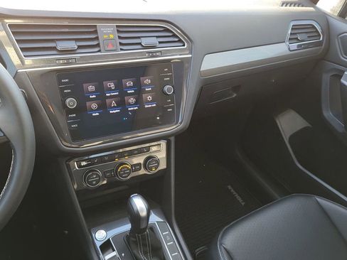 Used 2021 Volkswagen Tiguan SE w/ Panoramic Sunroof Package image 23