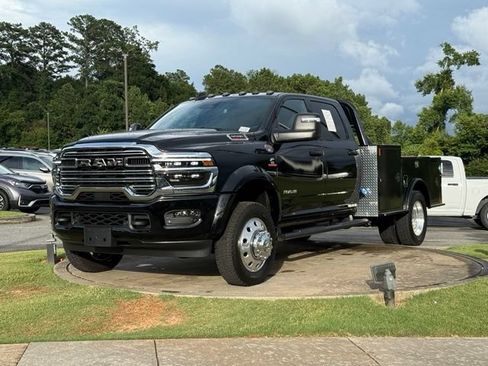 Used 2026 RAM 5500 4x4 Crew Cab w/ Laramie Trim Package image 3