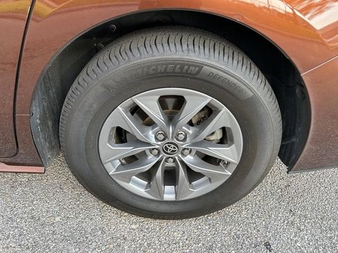 Used 2021 Toyota Sienna XLE FWD image 10