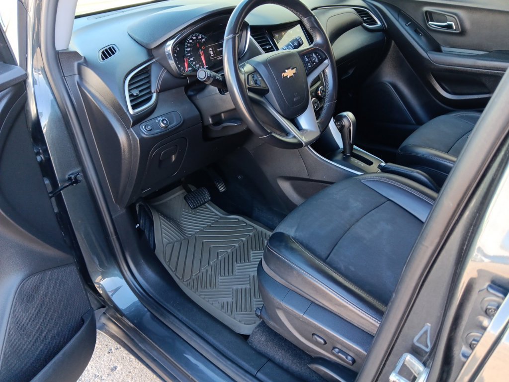 Used 2018 Chevrolet Trax LT w/ LT Convenience Package FWD image 26