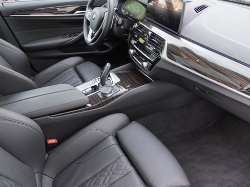 Certified 2023 BMW 530i xDrive w/ Premium Package AWD/4WD image 7