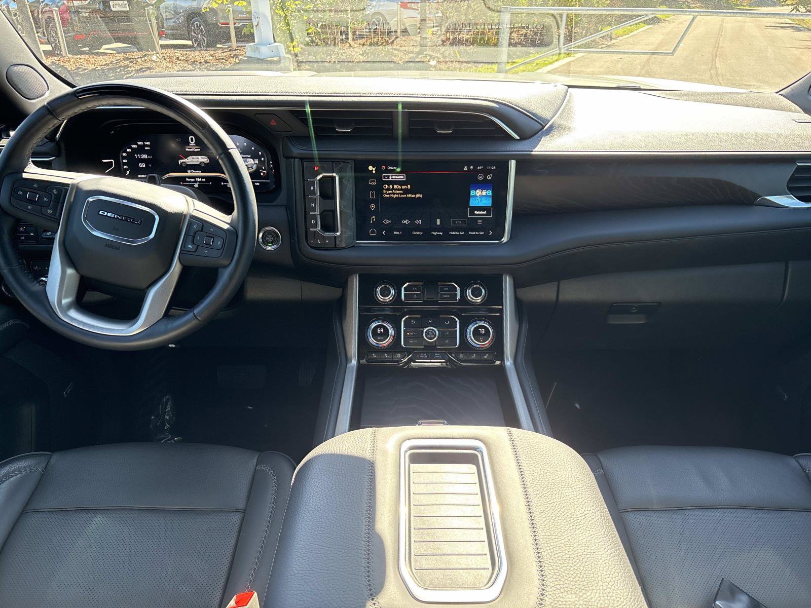 Used 2023 GMC Yukon Denali w/ Advanced Technology Package AWD/4WD image 29