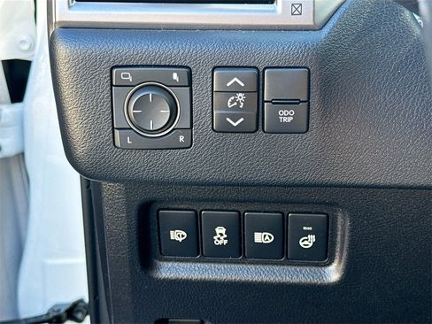 Used 2023 Lexus GX 460 Premium image 11