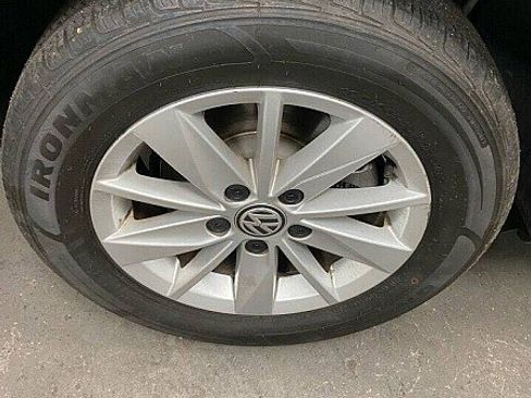 Used 2019 Volkswagen Golf SE image 29