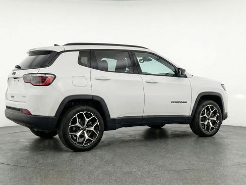 Used 2025 Jeep Compass Limited image 9
