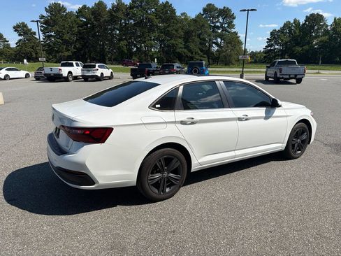 Used 2024 Volkswagen Jetta SE w/ Panoramic Sunroof Package FWD image 10
