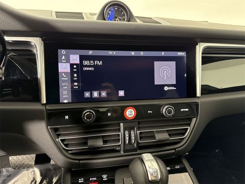 Certified 2025 Porsche Macan image 28