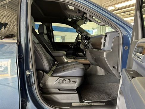 Used 2025 Chevrolet Silverado 2500 High Country w/ Technology Package image 17