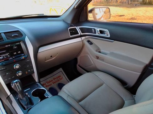 Used 2015 Ford Explorer XLT w/ Equipment Group 202A image 17