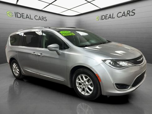 Used 2020 Chrysler Pacifica Touring-L FWD image 7