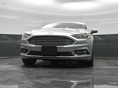 Used 2018 Ford Fusion SE w/ Equipment Group 201A FWD image 20