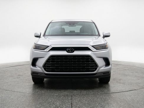 Used 2025 Toyota Grand Highlander FWD image 2