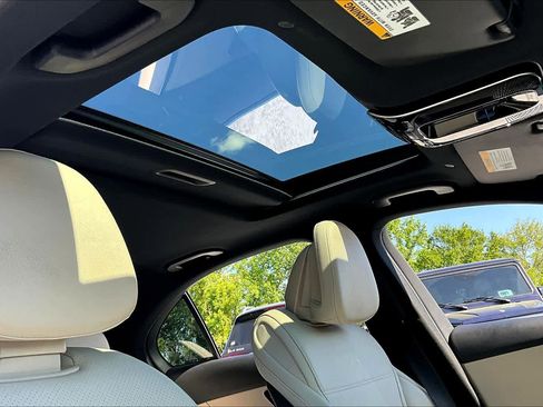 Used 2024 Mercedes-Benz C 300 Sedan image 13