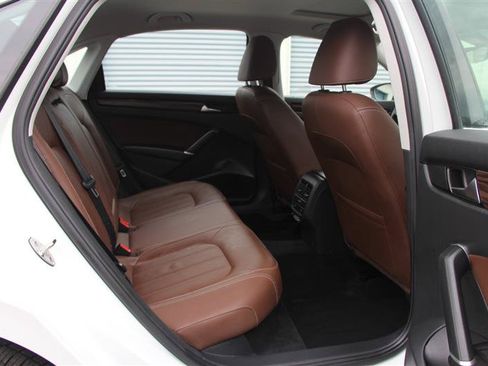 Used 2022 Volkswagen Passat 2.0T FWD image 21