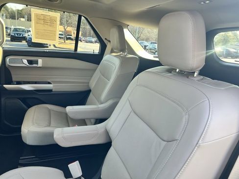 Used 2022 Ford Explorer Limited w/ Equipment Group 301A image 18