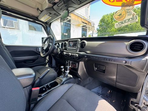 Used 2023 Jeep Wrangler Unlimited w/ Cold Weather Group AWD/4WD image 31