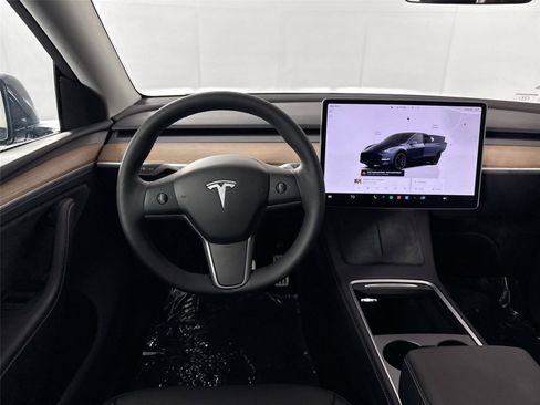 Used 2024 Tesla Model Y Performance AWD/4WD image 28