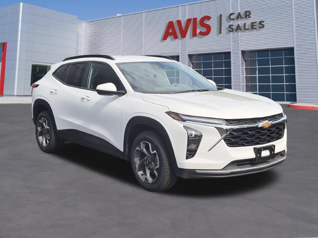 Used 2025 Chevrolet Trax LT w/ LT Convenience Package FWD image 3