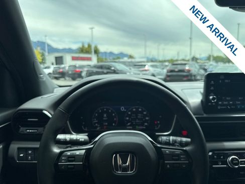 Used 2025 Honda Pilot Black Edition image 23