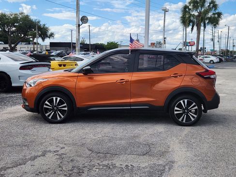 Used 2020 Nissan Kicks SR w/ SR Premium Package FWD image 4