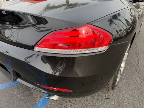 Used 2014 BMW Z4 sDrive35i w/ Technology Package image 9