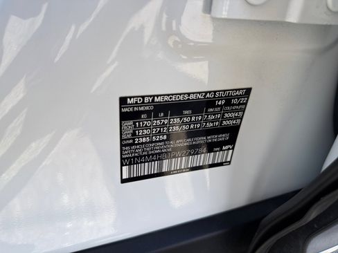 Used 2023 Mercedes-Benz GLB 250 4MATIC w/ Premium Package image 23