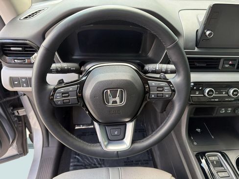 Used 2024 Honda Pilot Elite image 11
