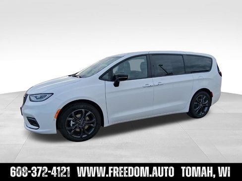 New 2026 Chrysler Pacifica Select FWD image 2
