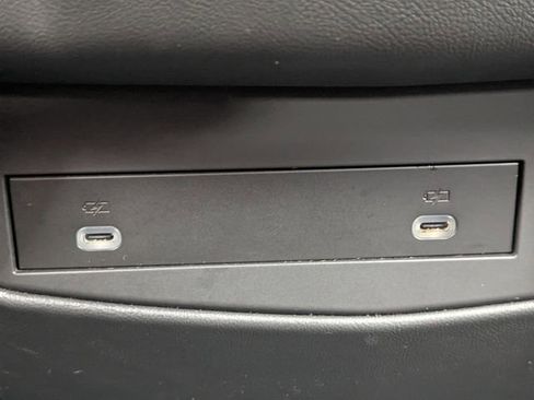 Used 2021 Cadillac Escalade Luxury image 12