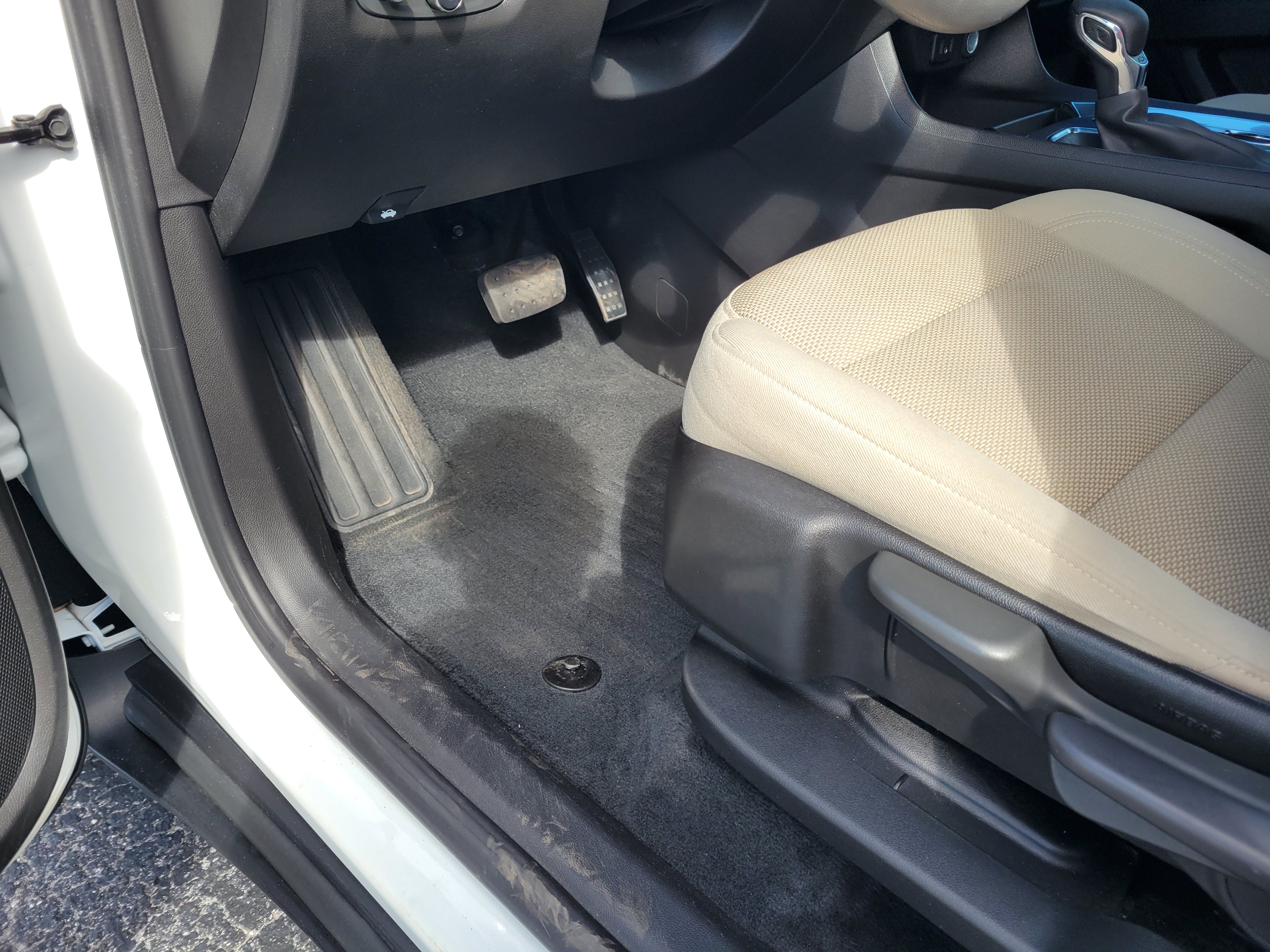 Certified 2023 Chevrolet Traverse LS FWD image 22