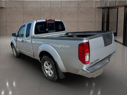 Used 2011 Nissan Frontier SV w/ SV Premium Utility Pkg AWD/4WD image 5