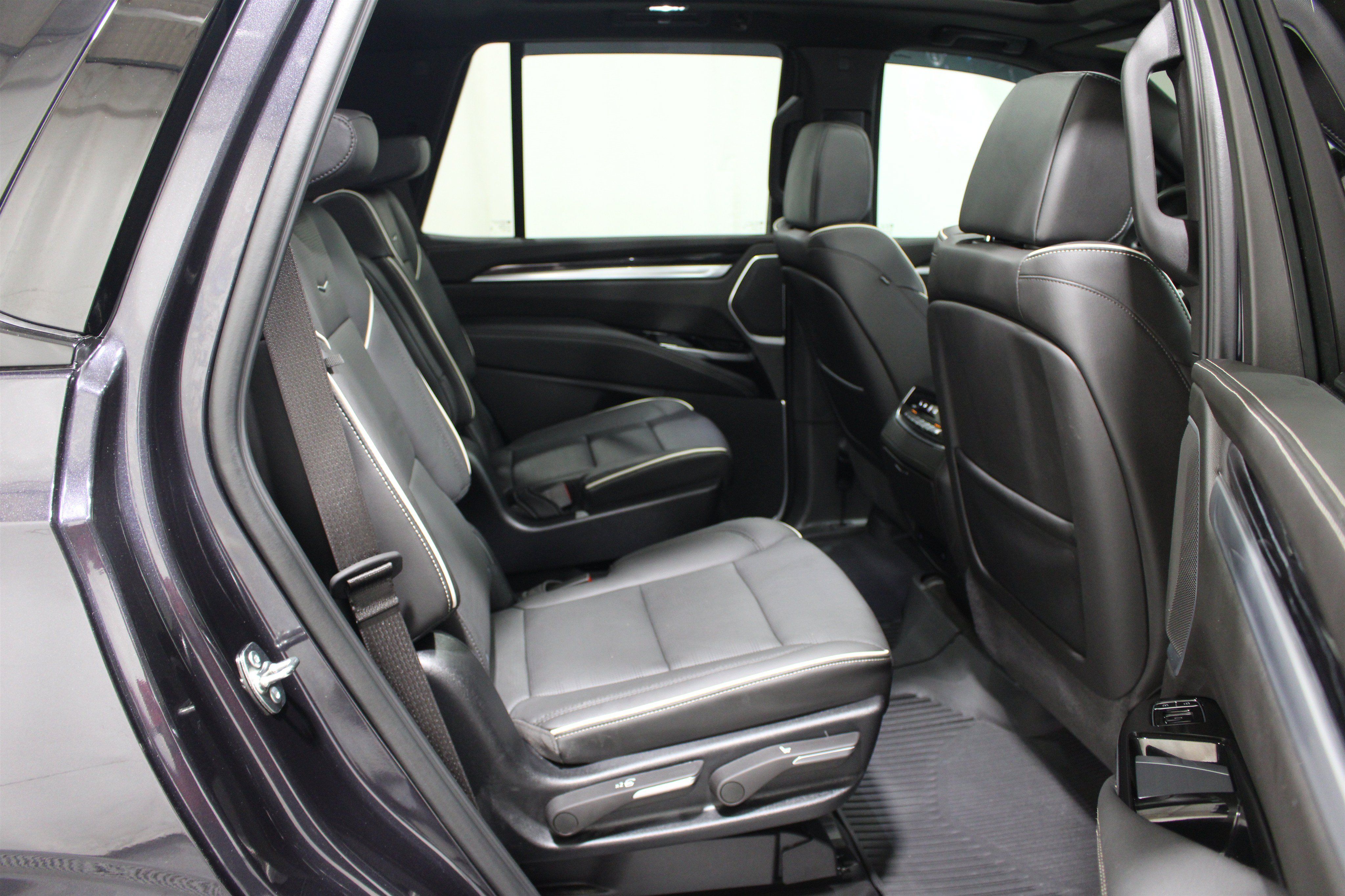 Used 2026 Cadillac Escalade Sport w/ Touring Package AWD/4WD image 28